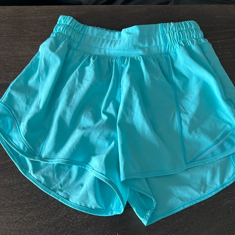 Lululemon Hotty Hot low rise 4” size 2 electric turquoise